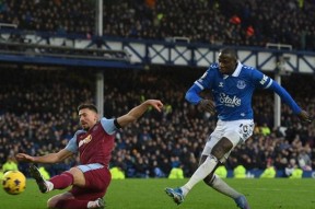 金年会官方网站-英超之战，悬念重重谁将跻身巅峰？的简单介绍